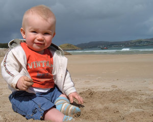 bebé en la playa: 