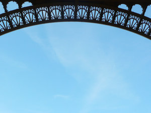 Torre Eiffel arco frontera