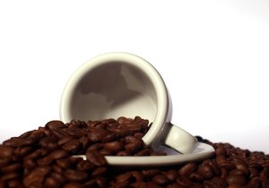 Granos de café y un espresso c: 