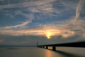 puente y el cielo - HDR