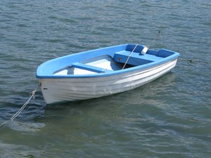 pequeño bote azul
