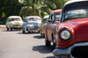 cinco coches clásicos cubanos