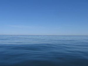 cielo azul agua azul: 